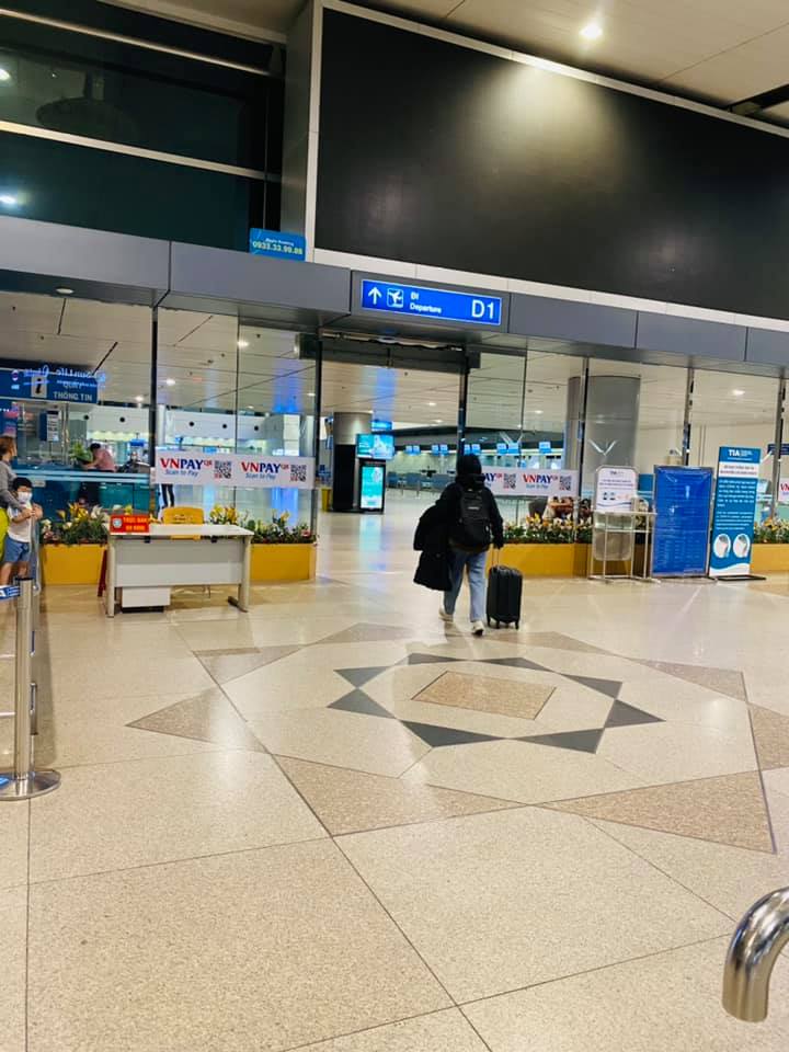 Du học sinh Thảo Như lên máy bay