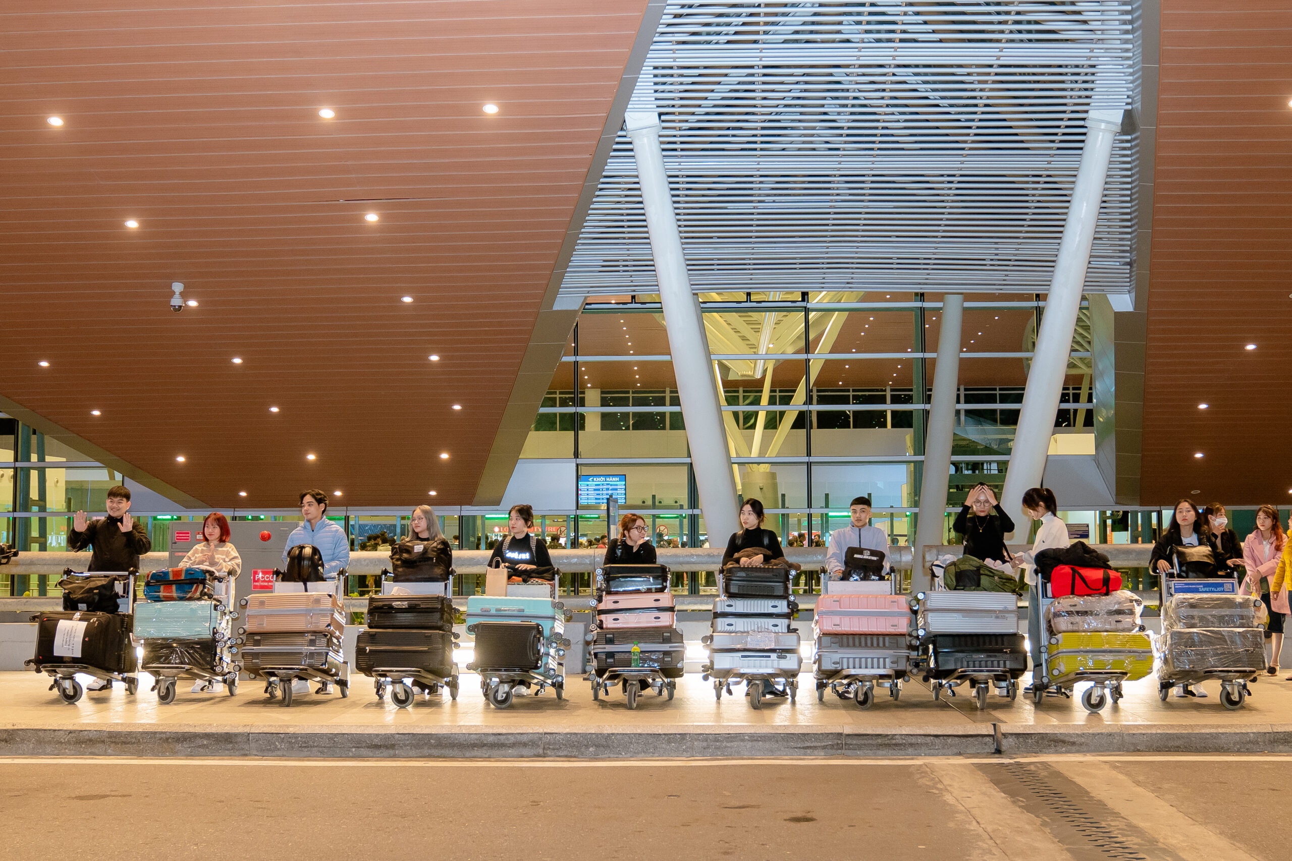 Các bạn học viên của JPSC tại sân bay 