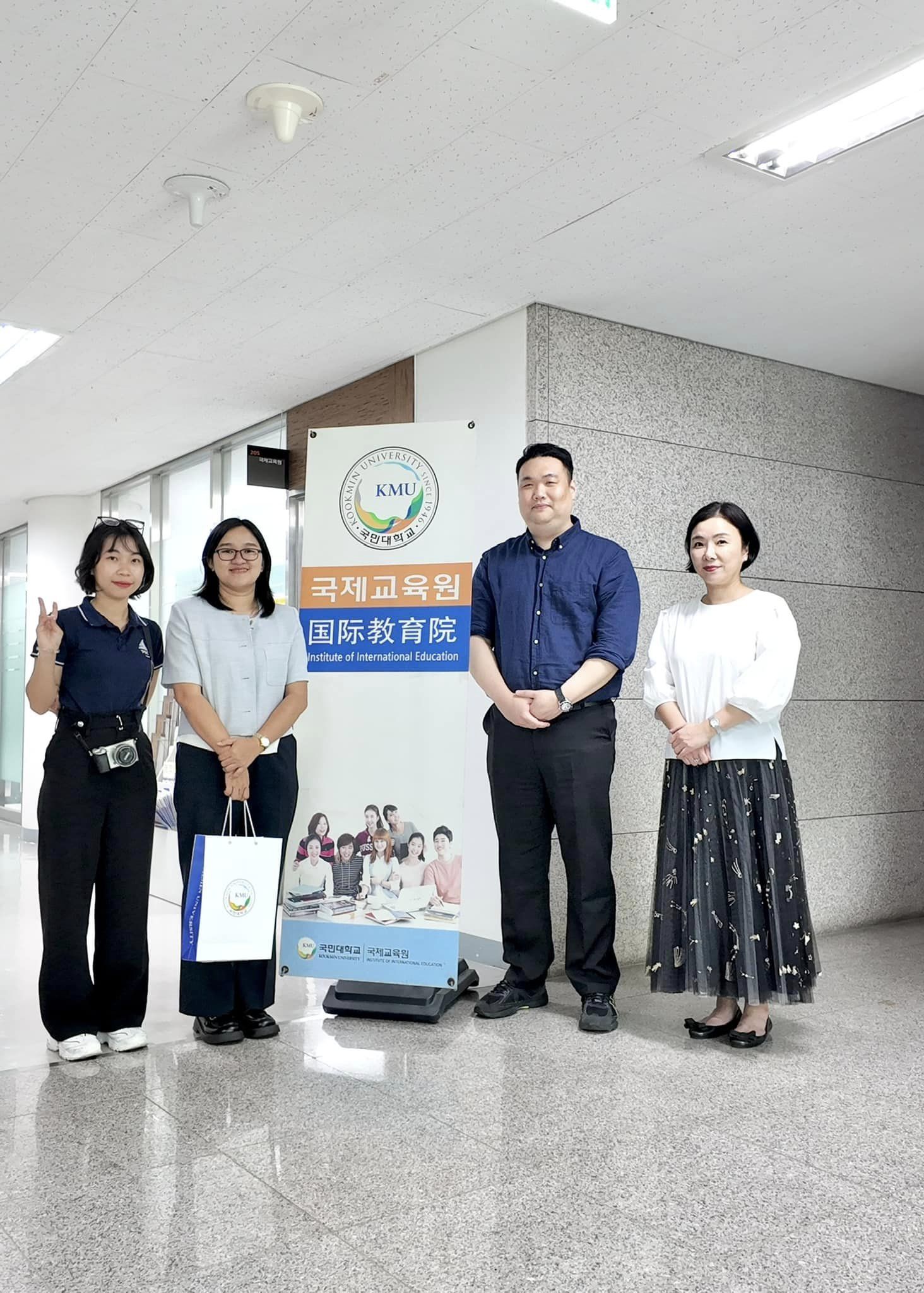 Giám đốc JPSC Đà Nẵng cùng đại diện trường Kookmin
